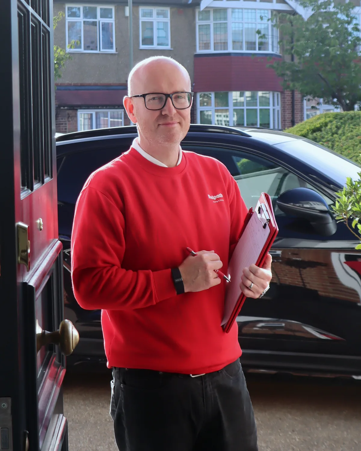 Dennis Rogers with a Redpath team member during a home move