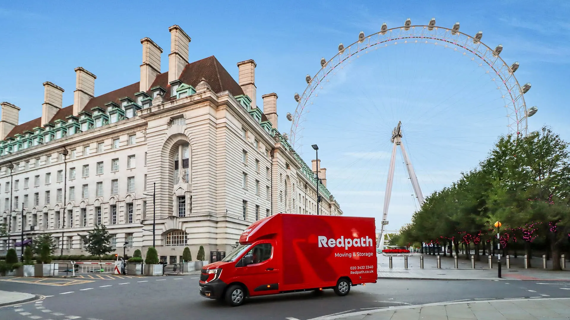 Redpath fine art movers handling crates near London landmarks
